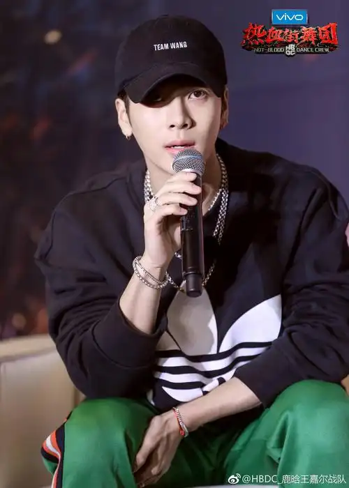 王嘉尔热血街舞团宣传片化身为狼扛起街舞大旗