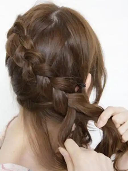 层次感斜刘海侧麻花辫编法图解片