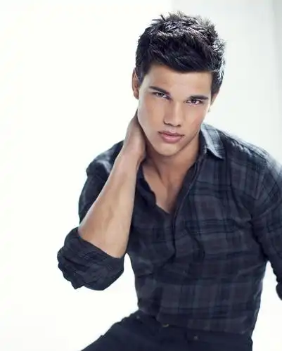 泰勒·洛特纳 taylor lautner的图片
