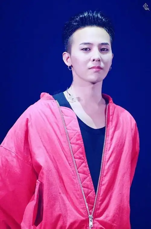 大家有没有权志龙好看的照片,我要收集,可以做壁纸的那种?