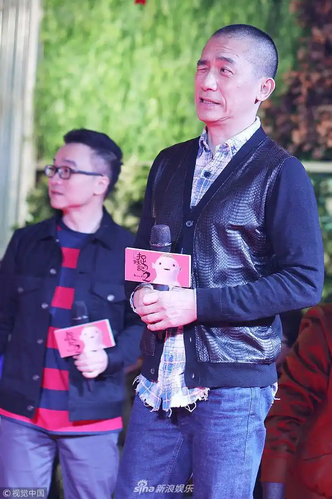 梁朝伟板寸挠头呆萌可爱