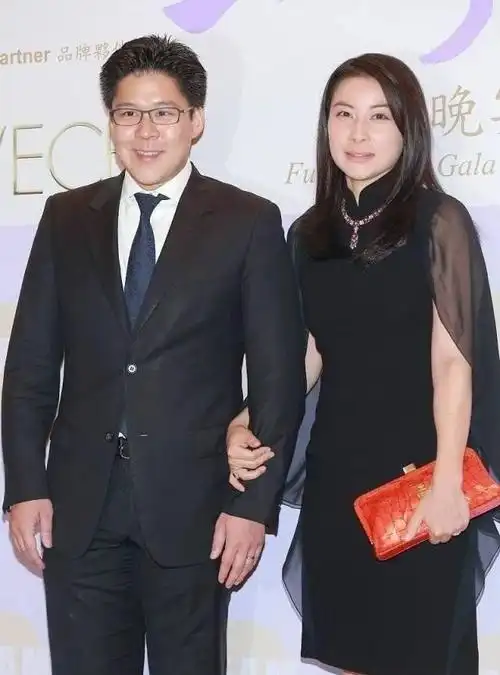 郭晶晶丈夫霍启刚深夜无眠,亲自为父发声,评论区沦陷