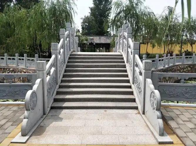 曲阳县安傲园林雕塑有限公司的石栏杆工程以及阳台柱案例图片展示如有