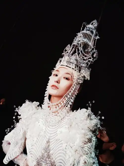 熊英盖娅传说2023ss乾坤碧落