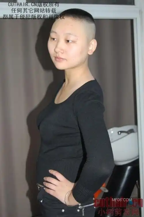 这个mm剪三面光寸头