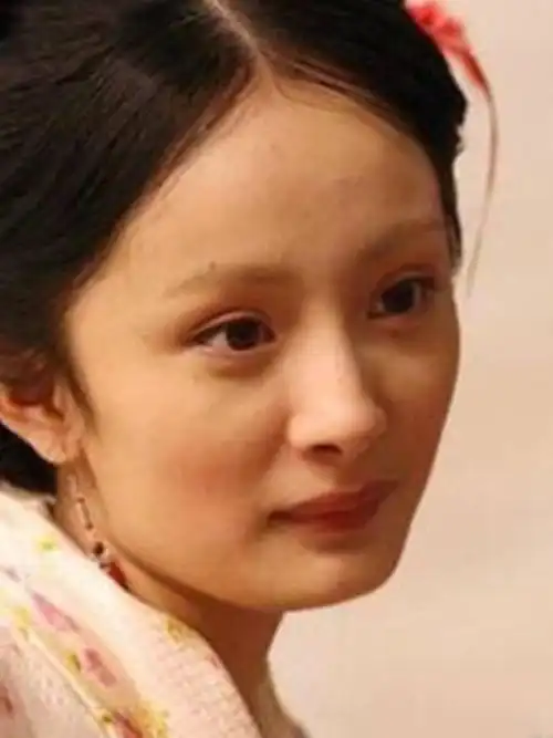 杨幂的嘴是怎么变瘪的