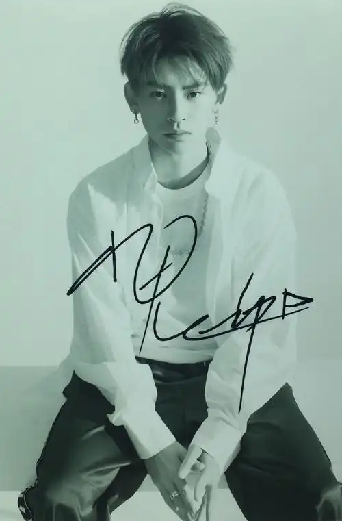 范丞丞 陈立农等 多款 亲笔签名照片娱乐 节日礼品生日 黄明昊 签名照