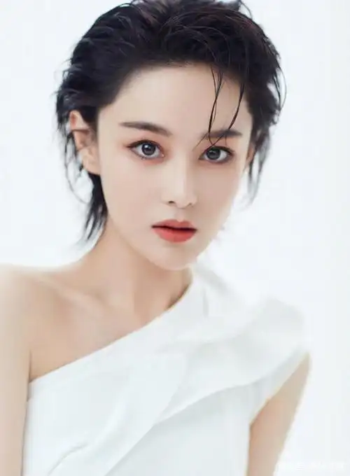 张馨予起诉对象成失信被执行人,发文说明改名原因