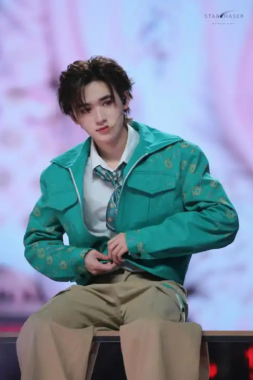 宋亚轩超话06#宋亚轩楼外楼演唱会#原图直出——来自宝贝给的自信