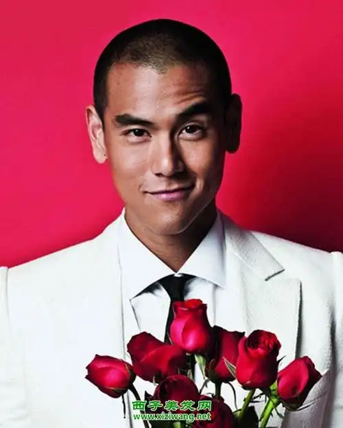 自然卷推寸头好看吗男生自然卷寸头发型造型