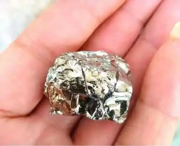 这种不起眼但很贵的石头就是世界上最贵的