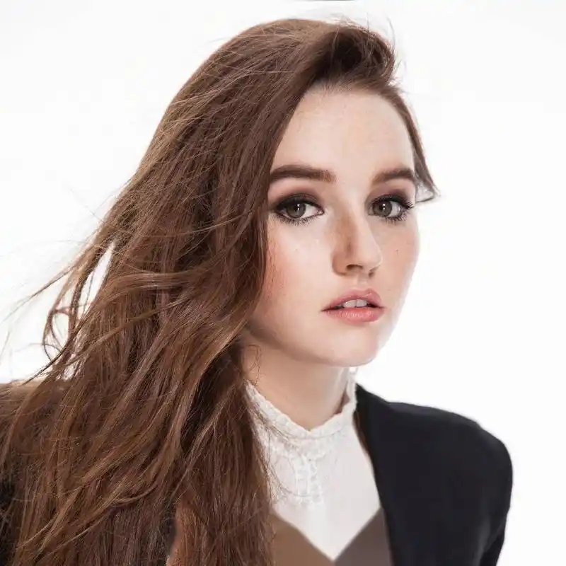 预告#凯特琳·德弗([高材生])正商谈担纲电影版[致埃文·汉森]女主角