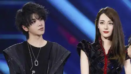 迪丽热巴搭档华晨宇演唱《骑士精神》,现场气氛嗨翻了!