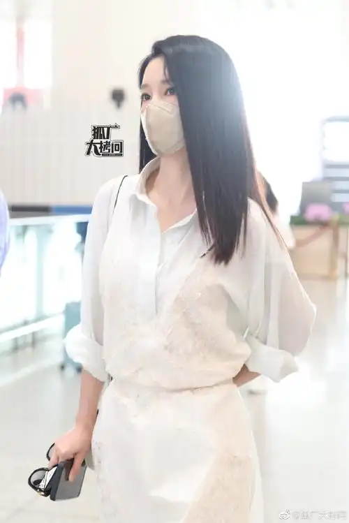 李沁出发巴黎高定时装周##李沁巴黎高定时装周机场出发图