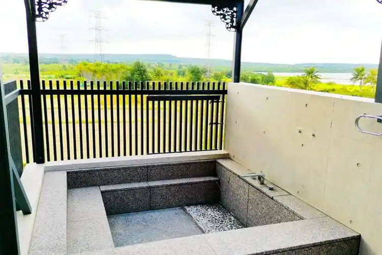 阳台露天泡汤池