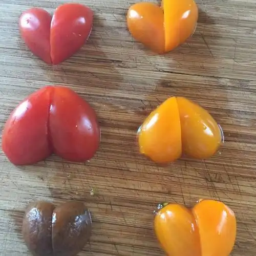 在10秒内把小西红柿切成心形