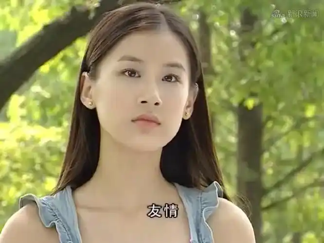 黄圣依晒素颜健身照露蚂蚁腰##黄圣依马尾辫素颜照