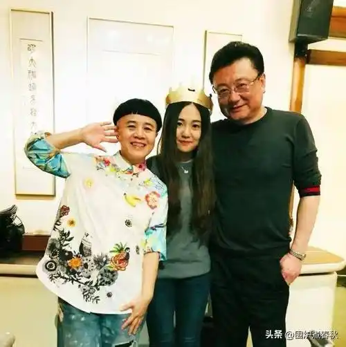 别看刘纯燕像个孩子,活泼开朗,叽叽喳喳,事实上家里的事,大多都是她