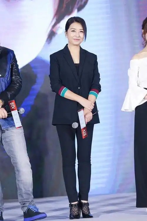 冻龄女神江珊身高166cm51岁身材如少女这首歌是她唱的