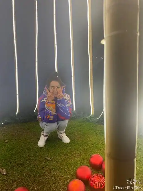 迪丽热巴六一晒自拍