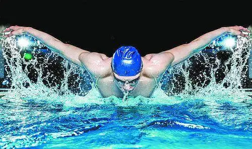 游泳时肩膀太硬影响发挥?这些开肩练习可以试一试