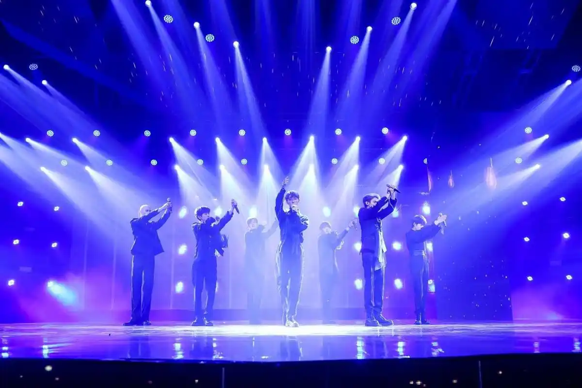 舞台线上互动直播间的跨次元玩法充分激发粉丝积极应援的热情,青春