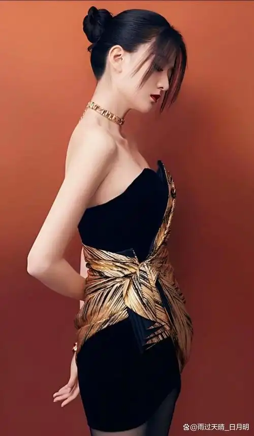 90后美女明星乔欣清新脱俗,给人一种亲切可爱的邻家女孩的感觉