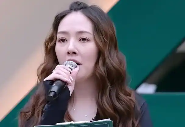 月13日由央广网发布的文章《"小时代3"定档期 郭碧婷说漏杨幂或怀千金