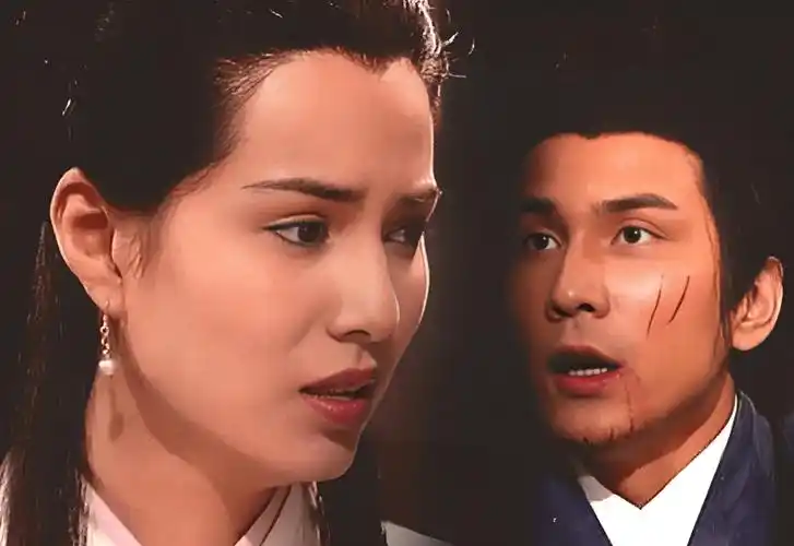 然后带着不明就里的杨过去了远处修炼蛤蟆功,小龙女无法动弹,只能躺在