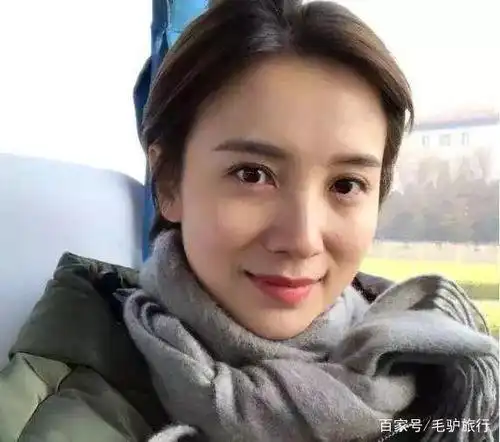 齐肩短发,瓜子脸,秀气的脸庞,熟悉?哈哈这是宋佳!