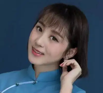 她是云飞前妻老公星光大道成名后和她离婚如今独自带女儿生活