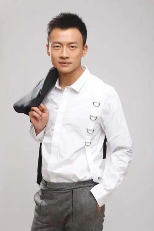 透明多年的唐曾,凭借和赵丽颖搭戏火出圈,三十七岁迎来事业巅峰|演员