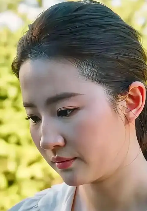 看到刘亦菲的近照后,网友们纷纷留言表达了自己的看法.