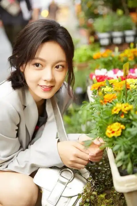 张译没有说错,赵今麦和张子枫,已走上两条截然不同的大路