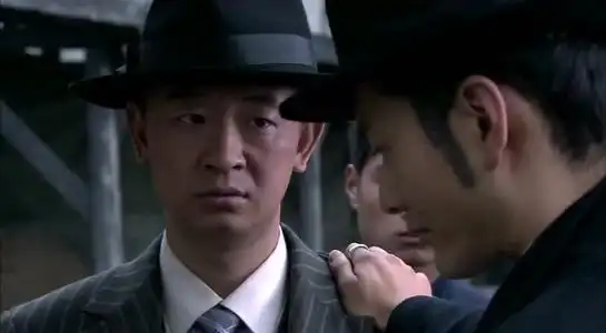 丁力是上海滩中的重要人物,其原型人物是一黑帮大佬