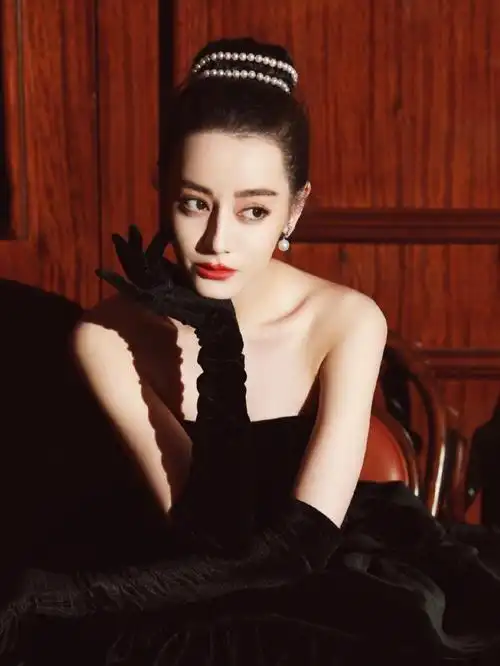 人间尤物迪丽热巴赫本风绝绝子73