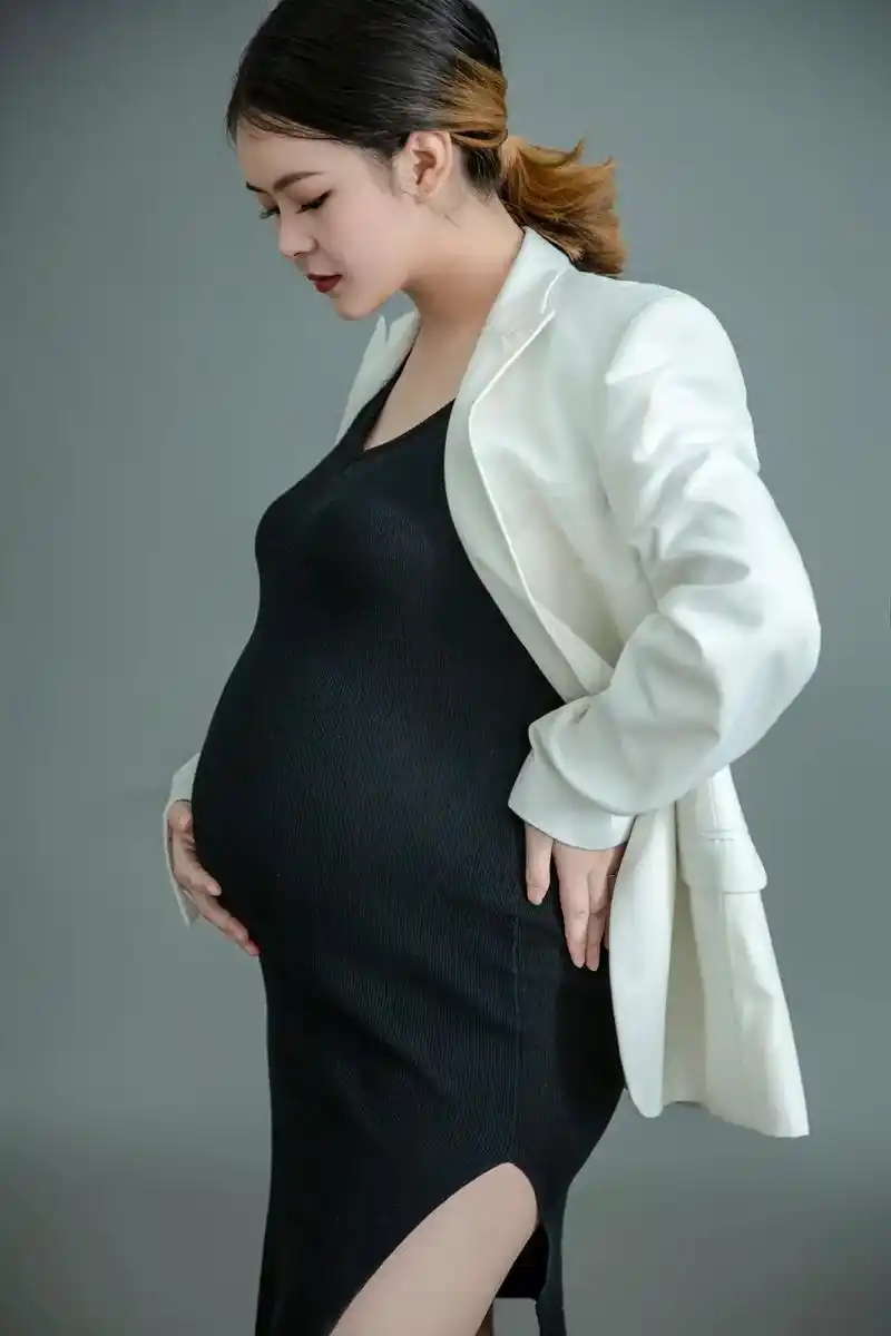 老婆怀孕时拍的照片,娃儿都快四个月才去把照片拿到了 - 抖音