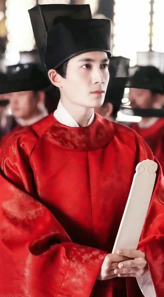 超帅的古装剧男演员红衣官服盘点,这怎么不算一种古代的制服诱惑呢