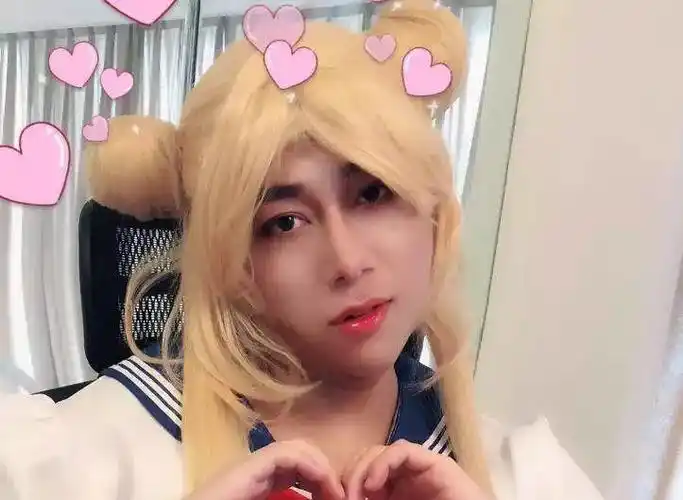 这谁顶得住炉石圈掀起女装风潮众多男主播化身性感coser