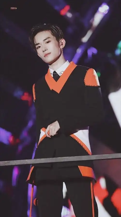 易烊千玺一朝回到解放前##tfboys演唱会优酷最少进账6550万