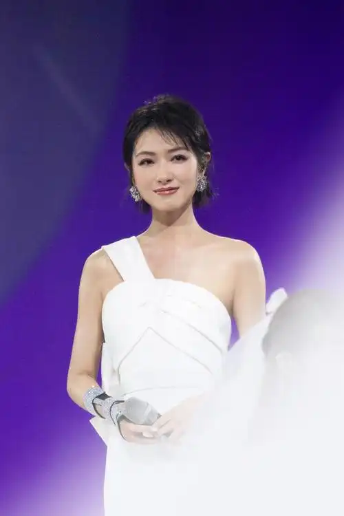 万茜实力与人气不匹配做好该做的让自己变得更好