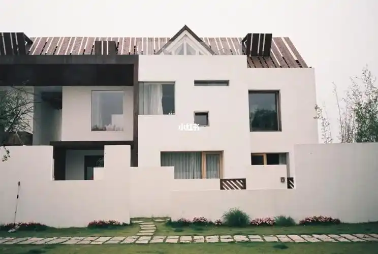 房子 玻璃的露台小猫小狗也都可以带去非常治愈的场景王俊凯的mv也是