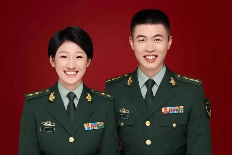 16对军人结婚照太甜了,赶紧点赞吧!