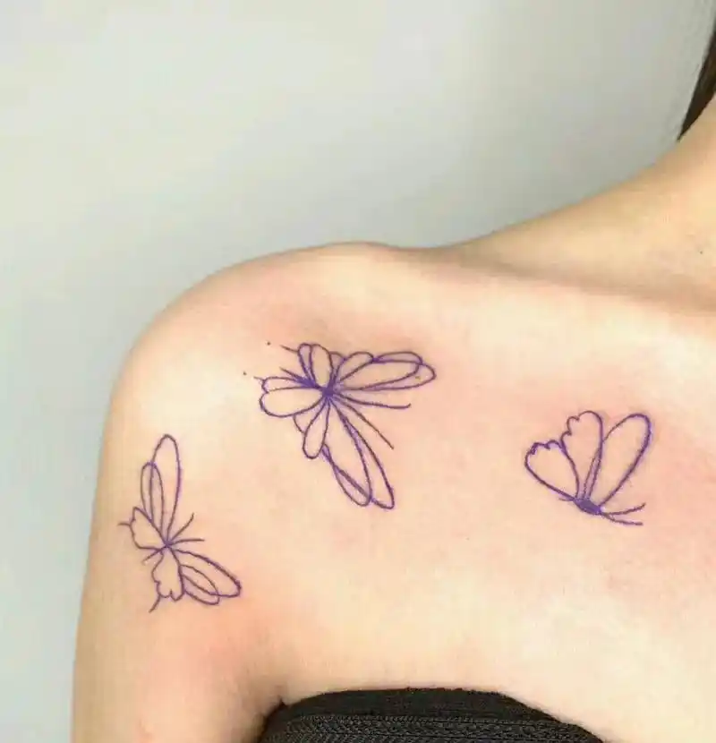 女生纹身 #今日分享 女生锁骨上的蝴蝶纹身图案 - 抖音