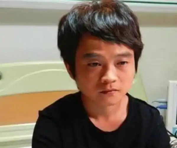 02袖珍男孩秦学士