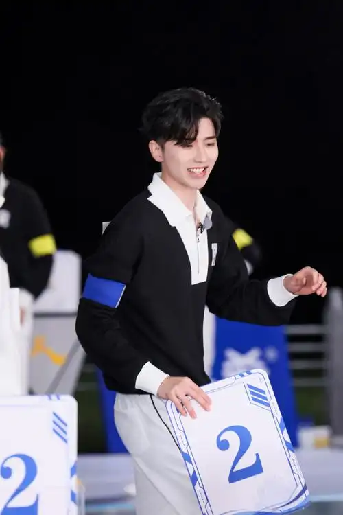 奔跑吧蔡徐坤秒撕李晨名牌##蔡徐坤聪明