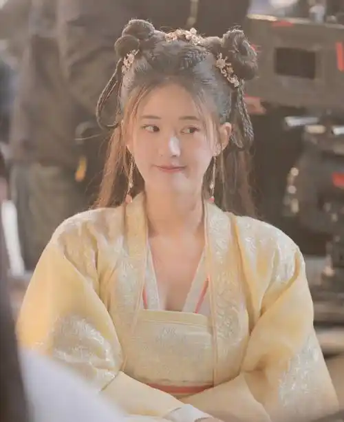 原创赵露思不愧是古装扛把子新剧造型好美穿红衣比小枫还惊艳