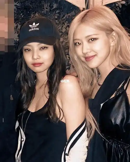 jennie and rose8915_jennie_rose_blackpink_壁纸_blackpink