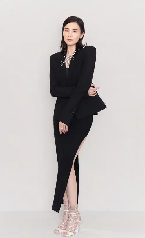 宋佳条纹西装甜酷写真图片26