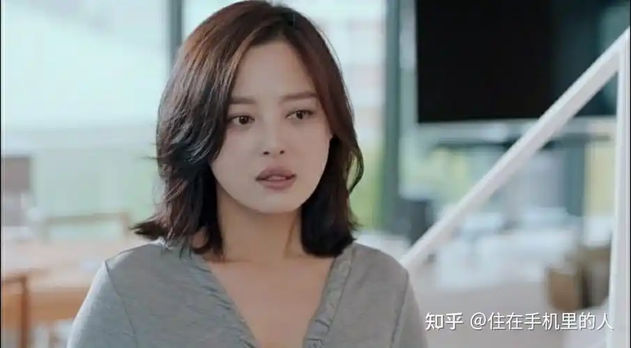 没有人发现辛芷蕾和梅婷长的特别像吗? - 知乎